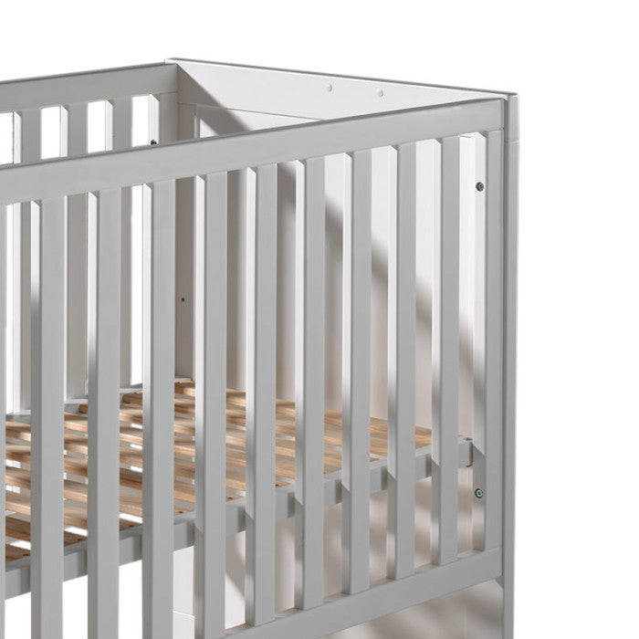 Babybett Akira Vipack inklusive 3-fach höhenverstellbarer Lattenrost aus MDF Holz weiß in 60*120 cm